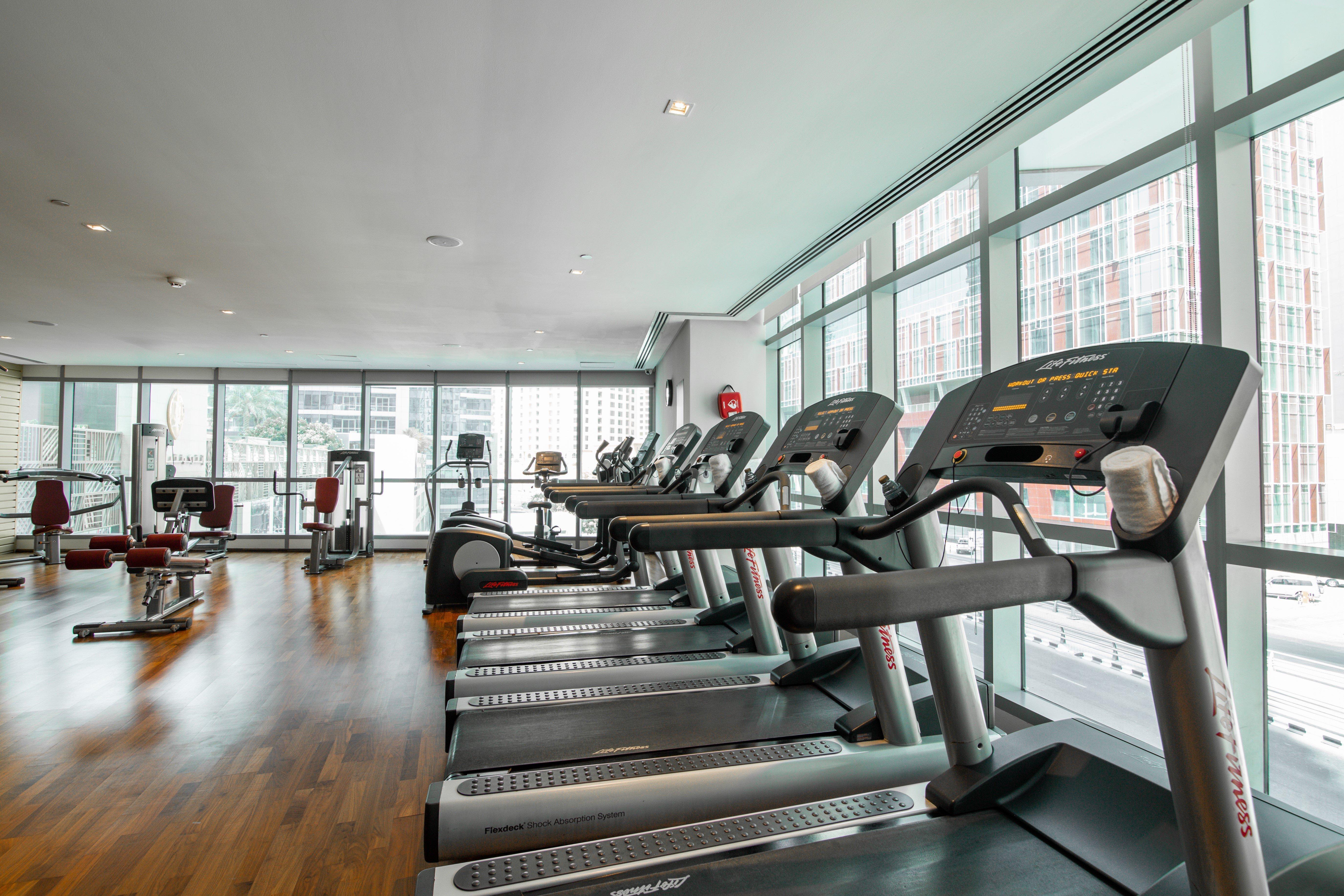 Intercontinental Dubai Marina By Ihg Hotel Екстериор снимка A row of treadmills