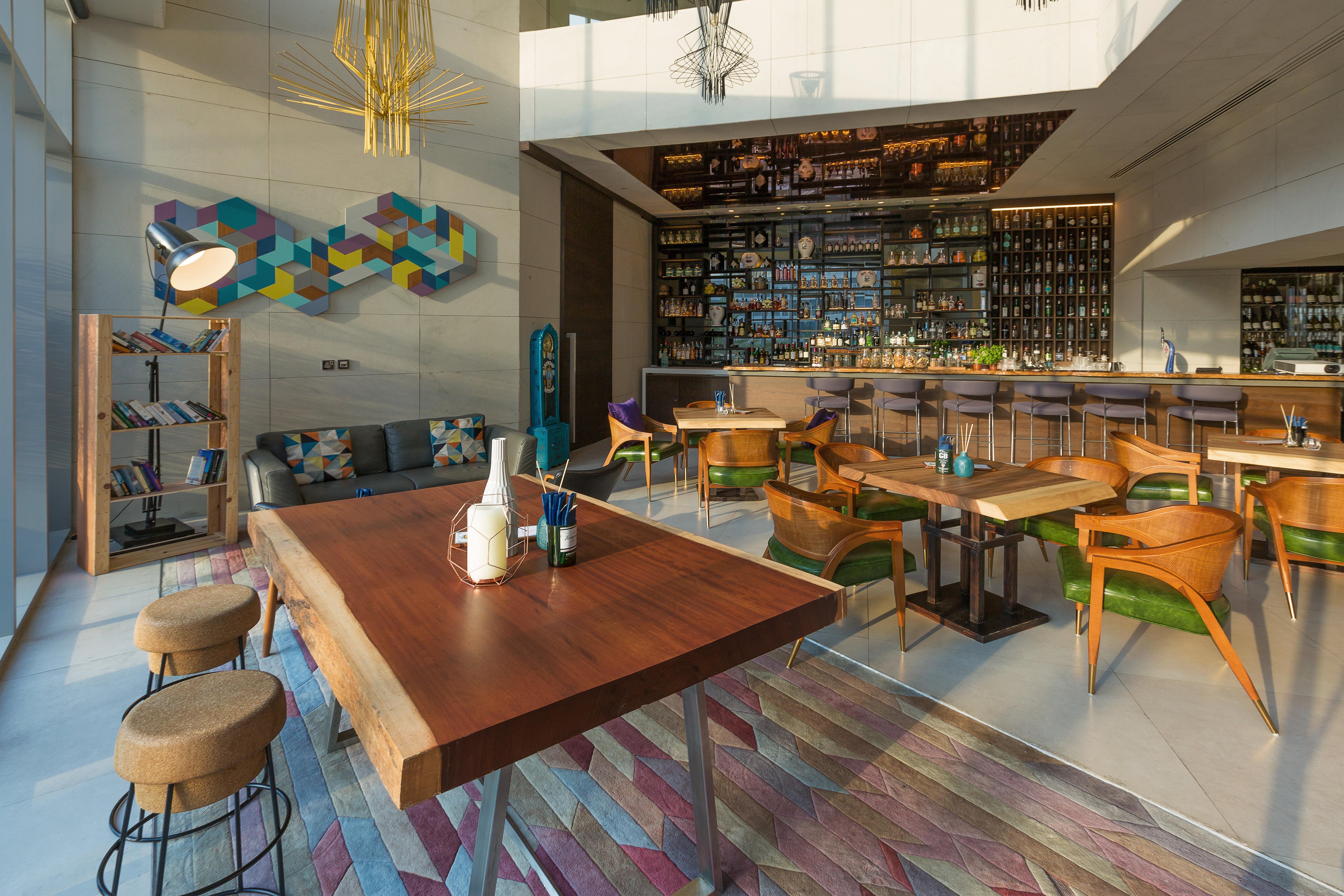 Intercontinental Dubai Marina By Ihg Hotel Екстериор снимка The bar at the hotel