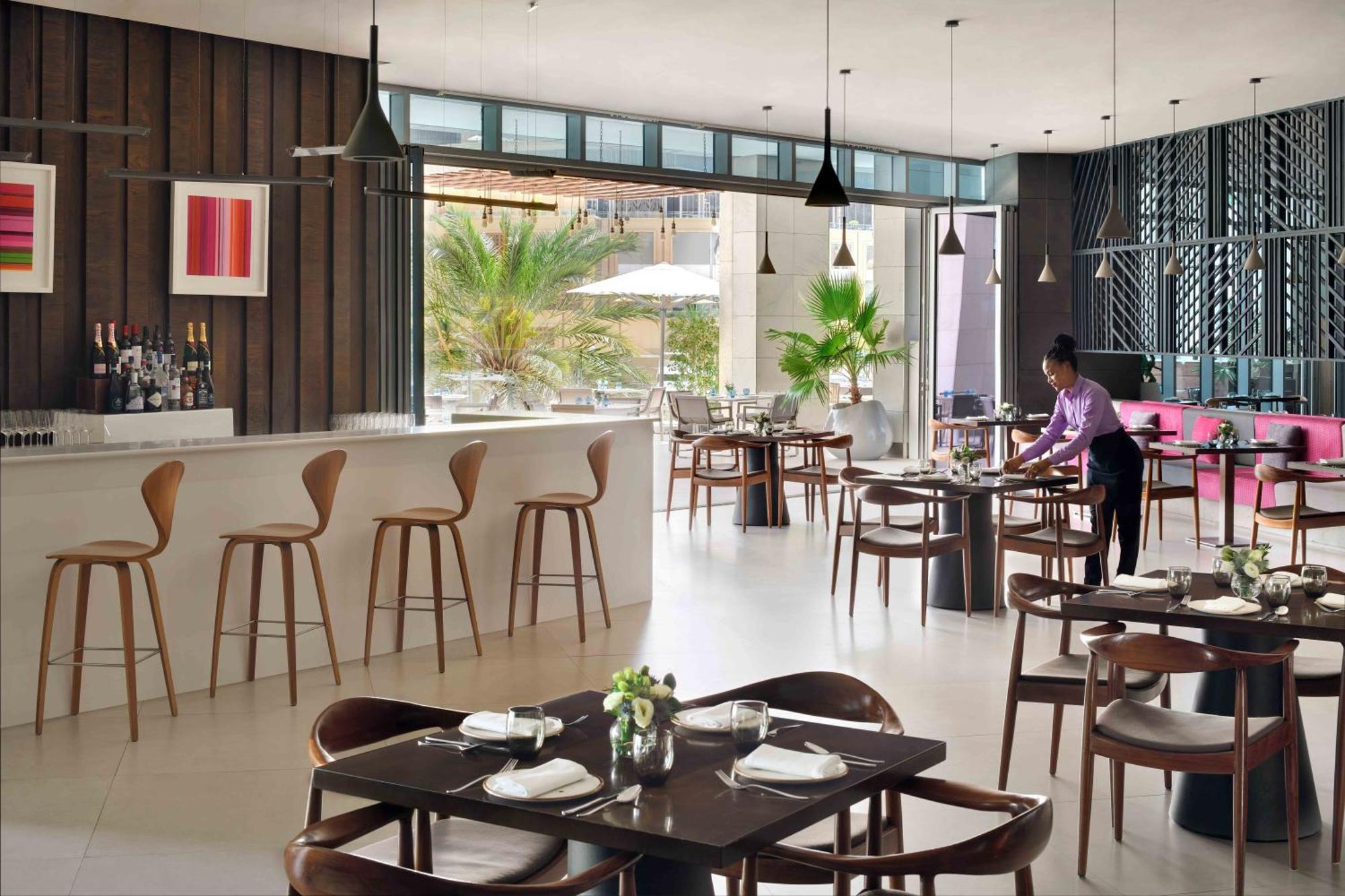 Intercontinental Dubai Marina By Ihg Hotel Екстериор снимка The restaurant