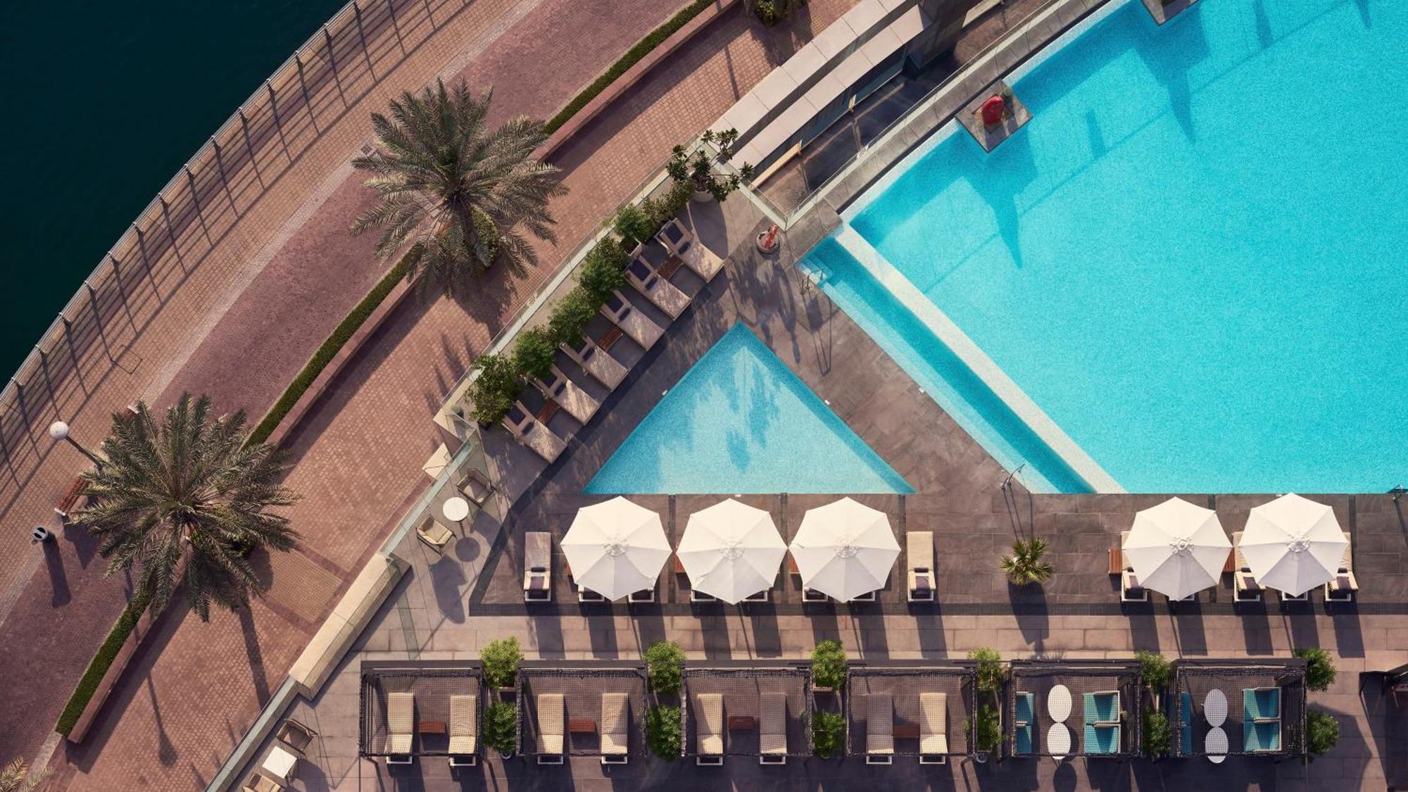Intercontinental Dubai Marina By Ihg Hotel Екстериор снимка Aerial view of the pool