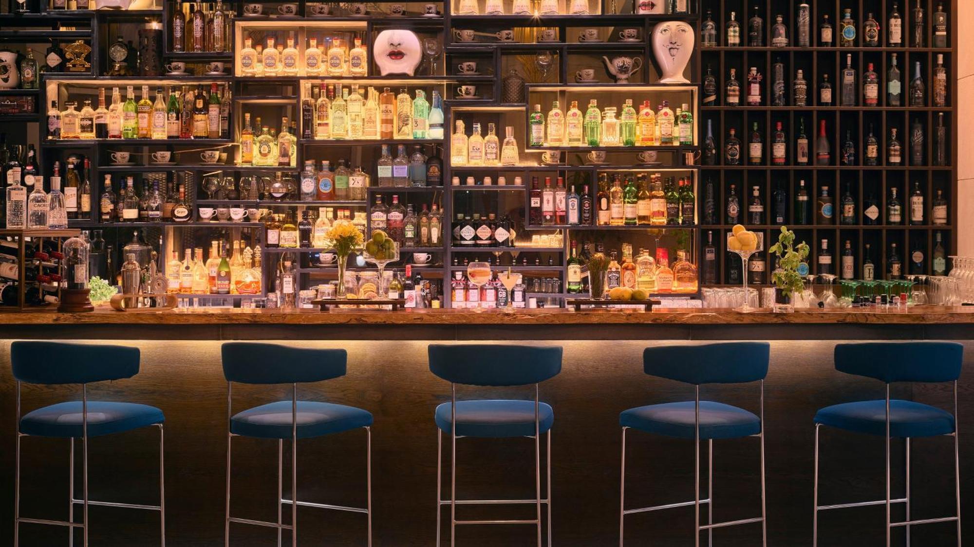 Intercontinental Dubai Marina By Ihg Hotel Екстериор снимка The bar at the Mandarin Oriental Bar